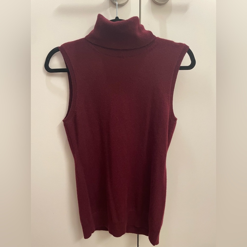 Theory new with tags maroon tank top turtle neck cashmere sweater
